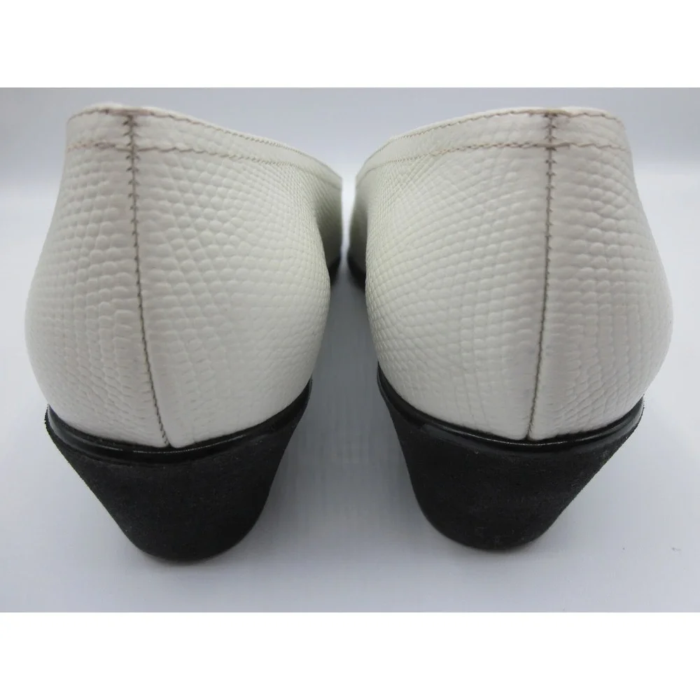 White pebble grain leather Salvatore Ferragamo slip on wedge shoe size 7B
